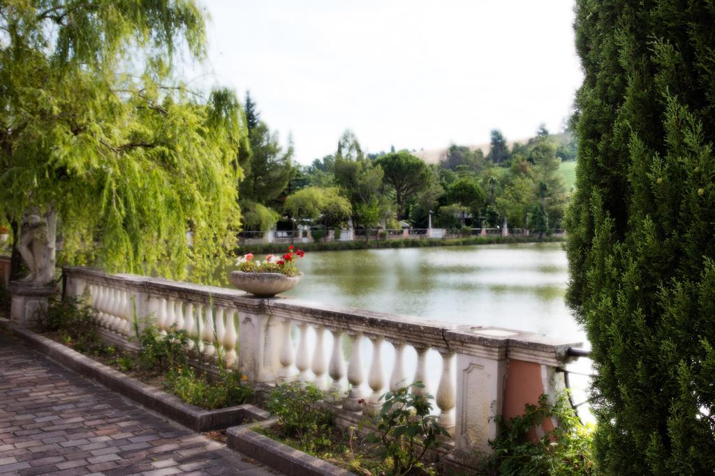 Hotel Villa Leri Monte Colombo Luaran gambar