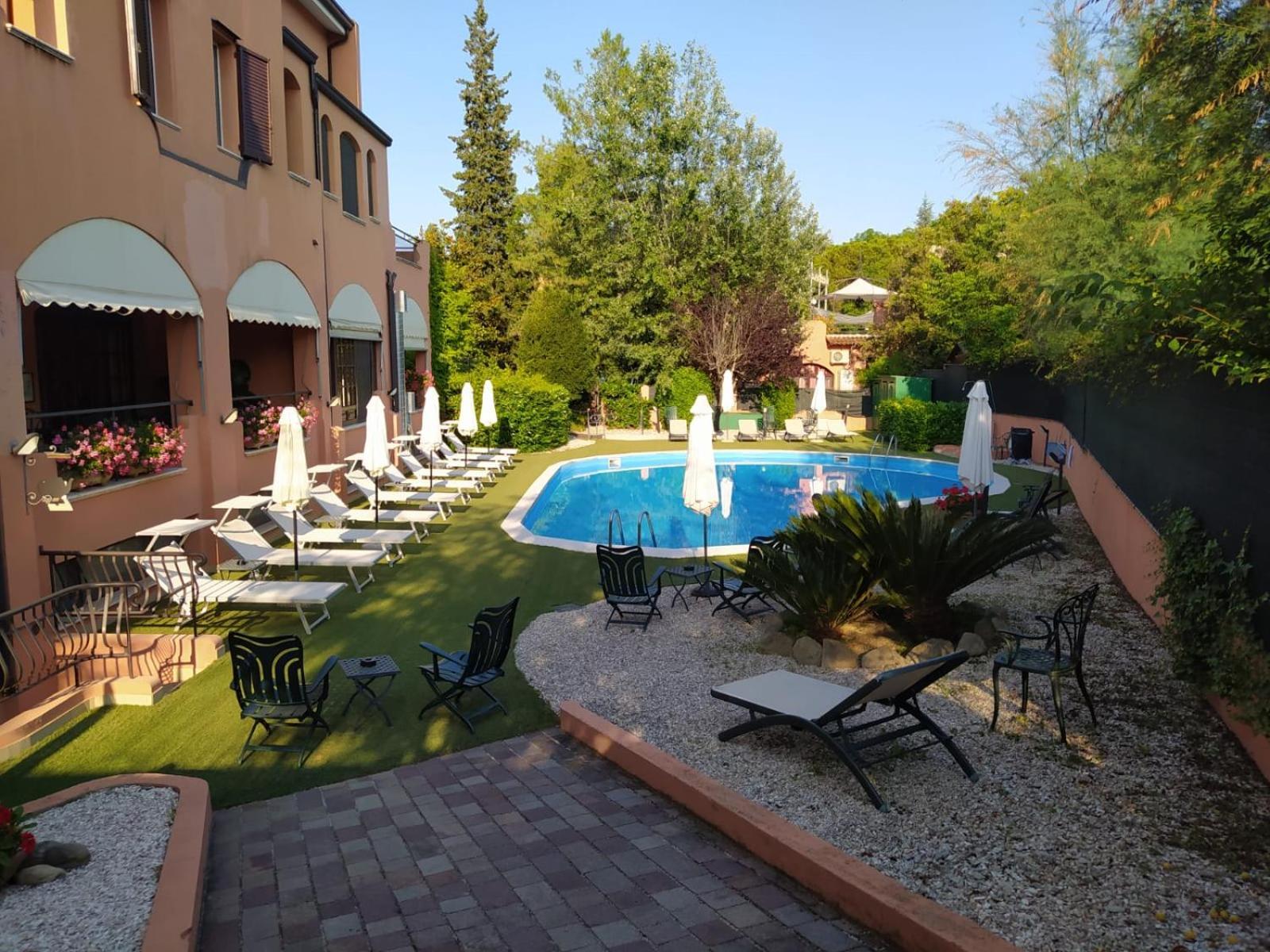 Hotel Villa Leri Monte Colombo Luaran gambar